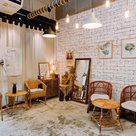 Готель Pine Cafe'&Bed Аюттхая Екстер'єр фото