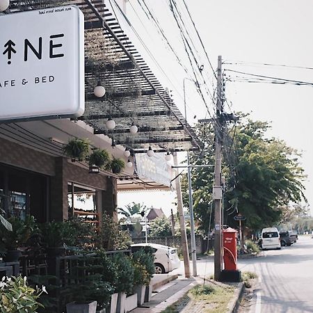 Готель Pine Cafe'&Bed Аюттхая Екстер'єр фото