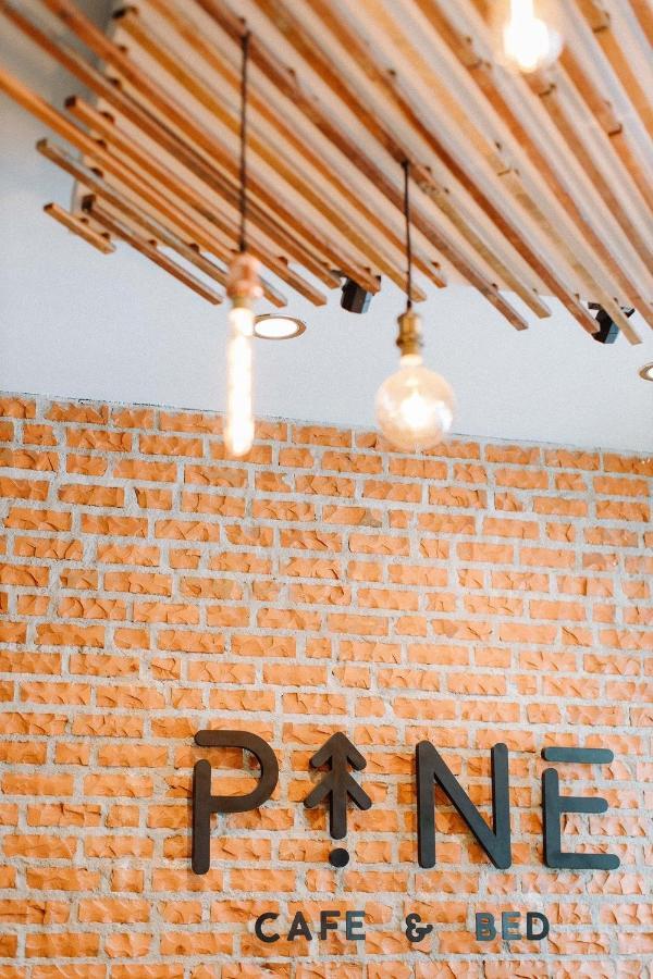 Готель Pine Cafe'&Bed Аюттхая Екстер'єр фото