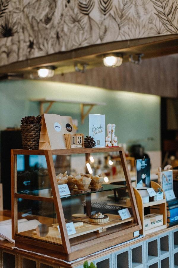 Готель Pine Cafe'&Bed Аюттхая Екстер'єр фото