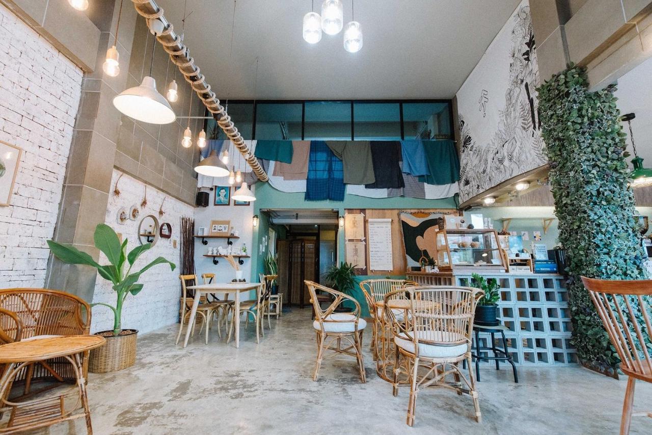 Готель Pine Cafe'&Bed Аюттхая Екстер'єр фото