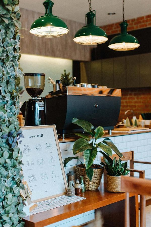 Готель Pine Cafe'&Bed Аюттхая Екстер'єр фото