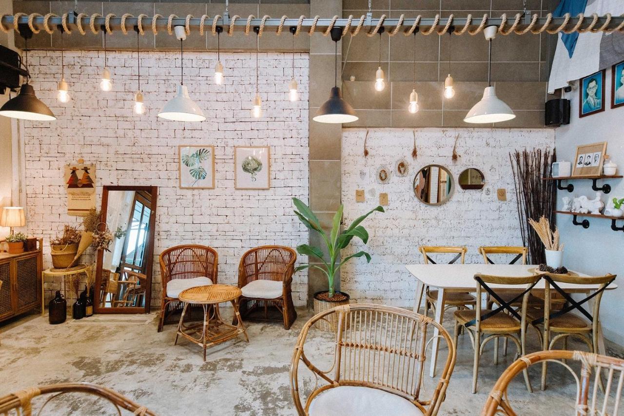 Готель Pine Cafe'&Bed Аюттхая Екстер'єр фото