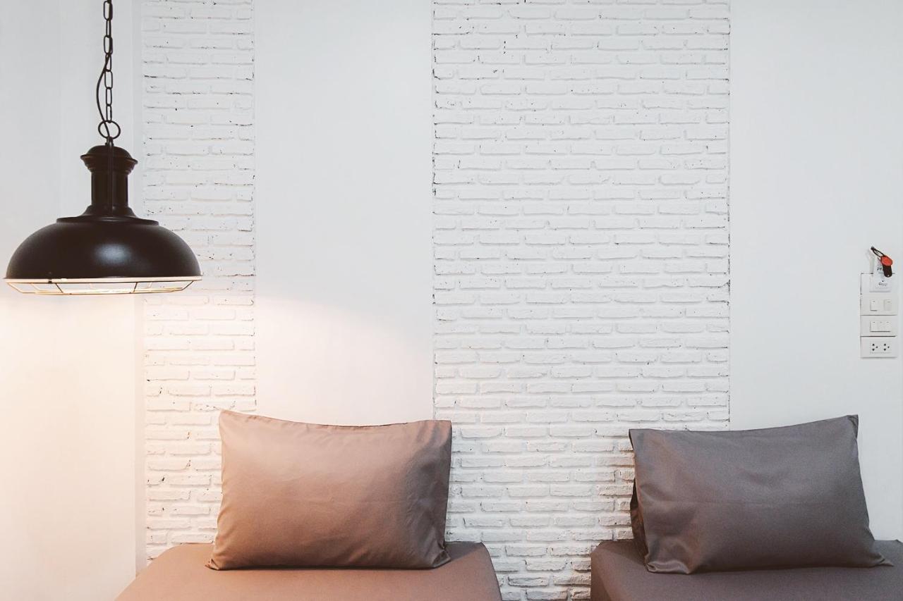 Готель Pine Cafe'&Bed Аюттхая Екстер'єр фото