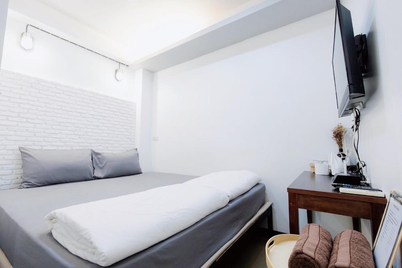 Готель Pine Cafe'&Bed Аюттхая Екстер'єр фото