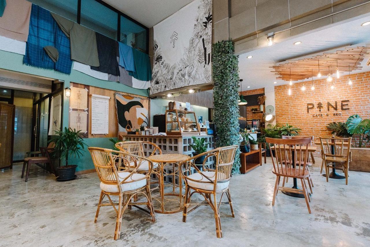 Готель Pine Cafe'&Bed Аюттхая Екстер'єр фото