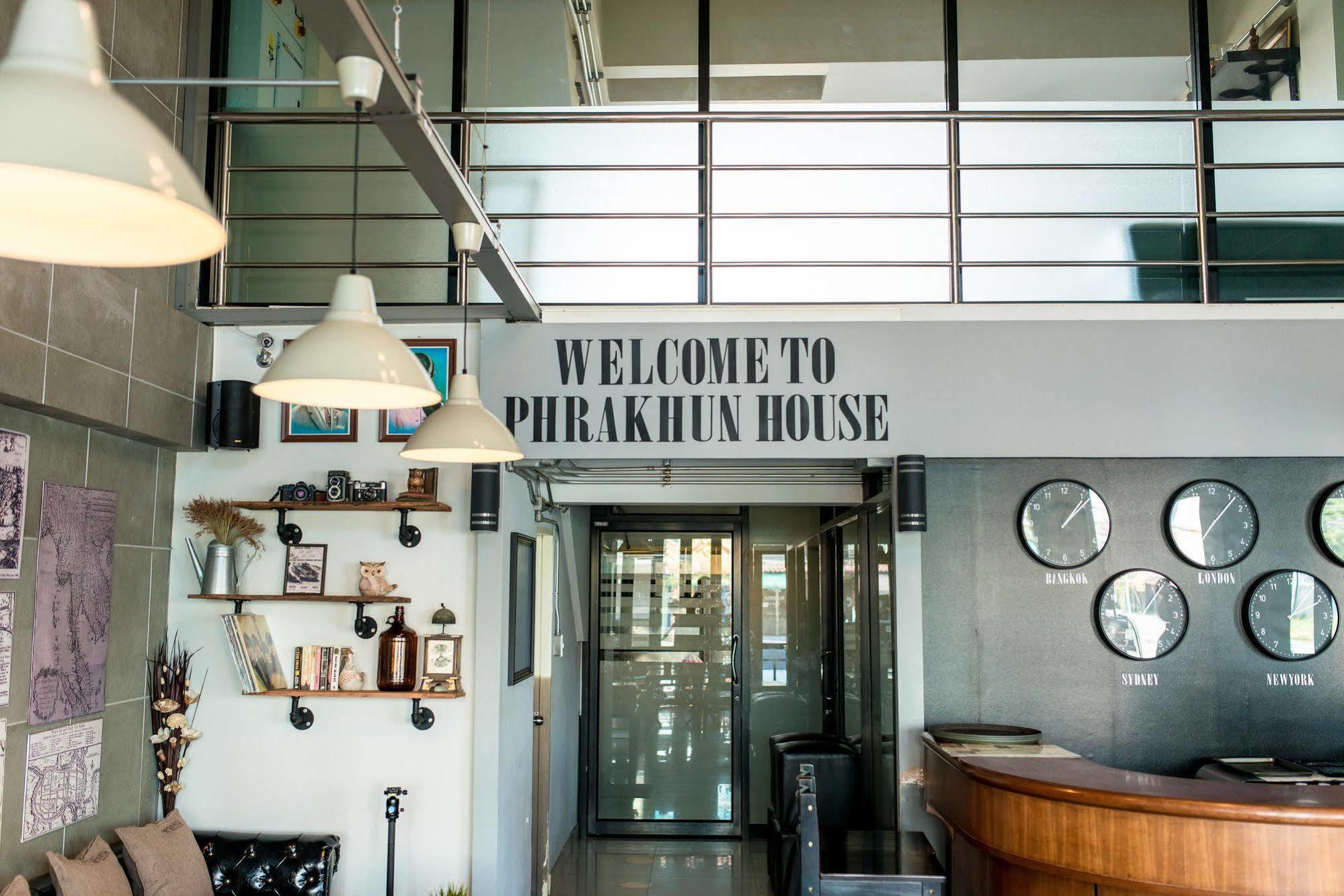 Готель Pine Cafe'&Bed Аюттхая Екстер'єр фото