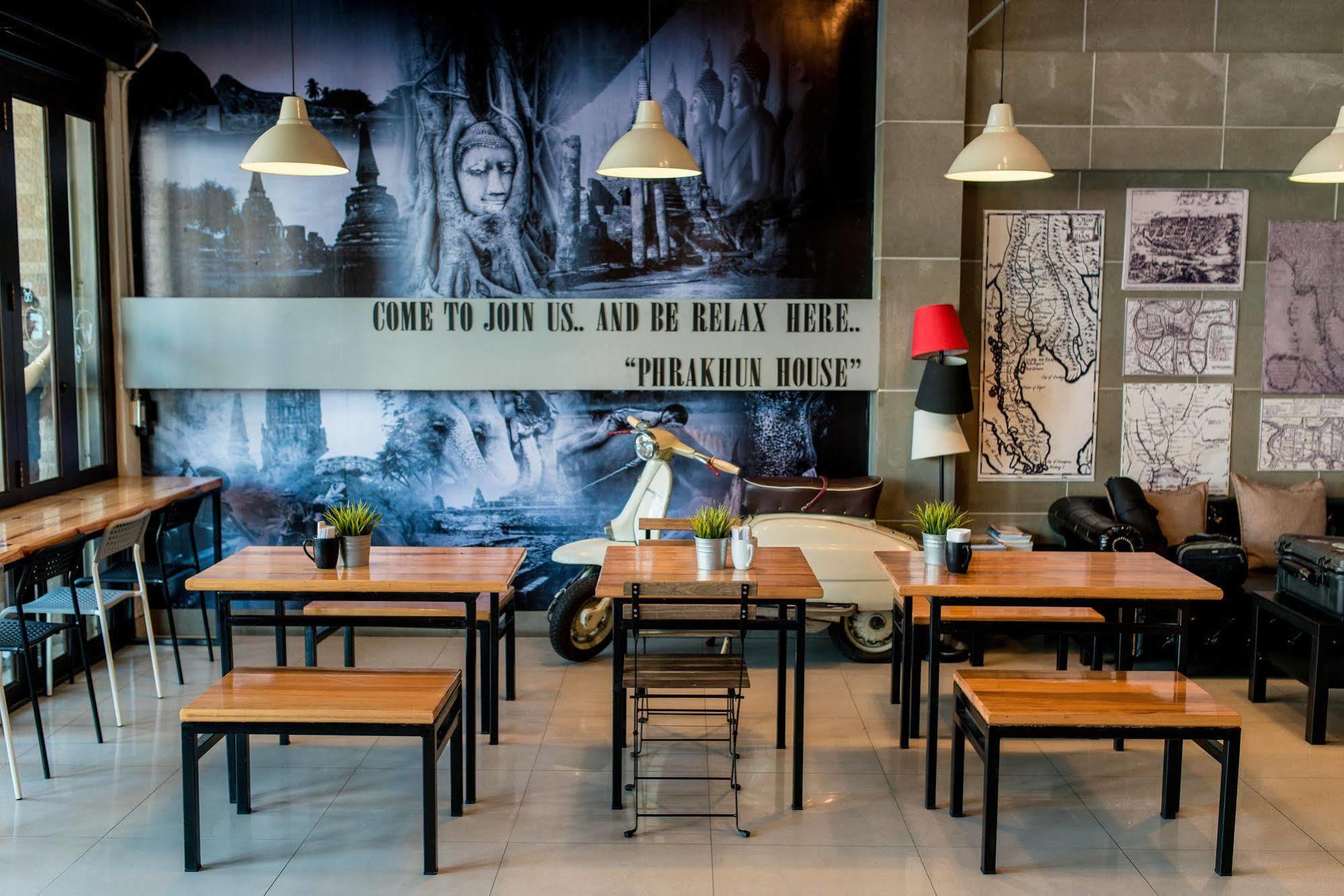 Готель Pine Cafe'&Bed Аюттхая Екстер'єр фото