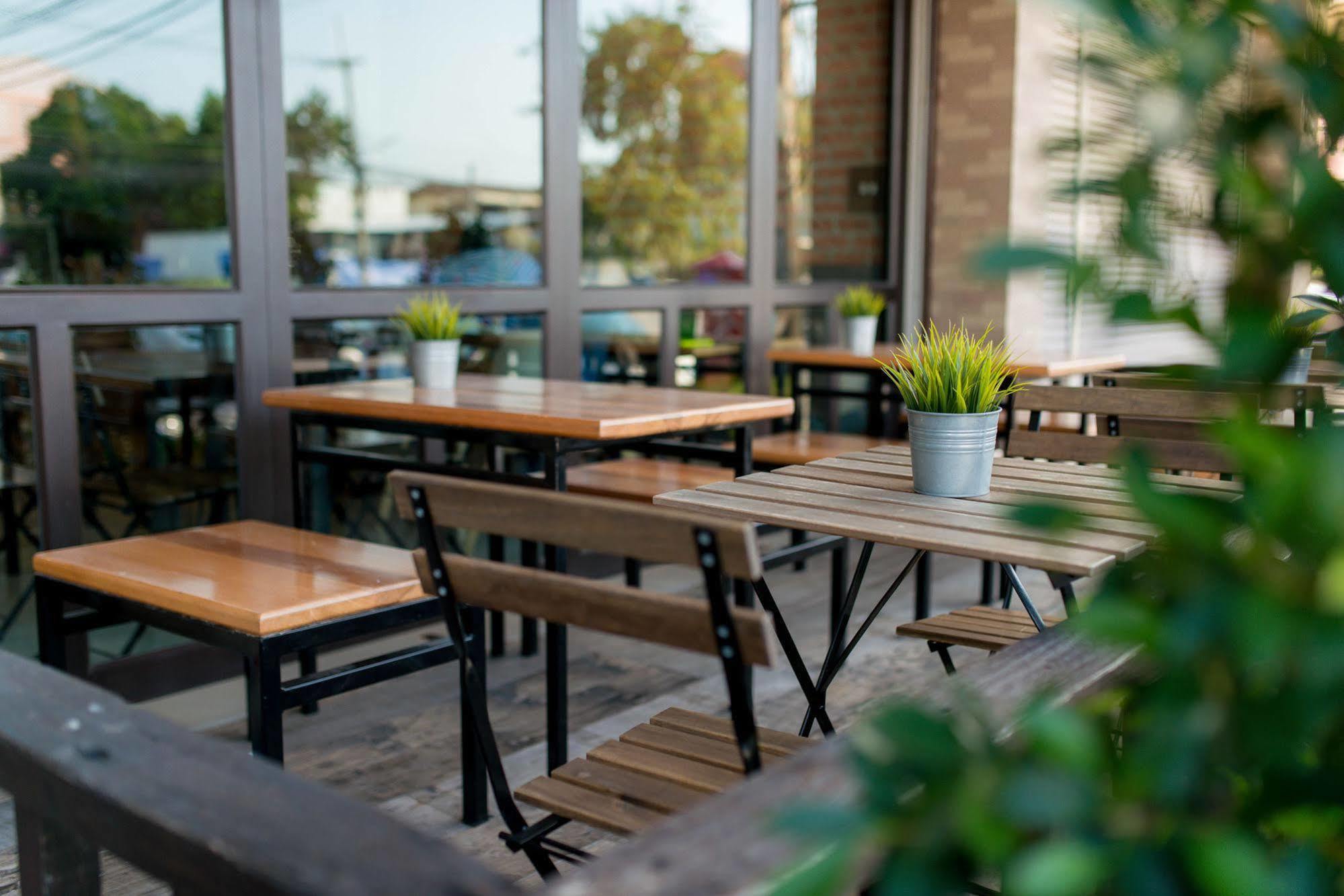 Готель Pine Cafe'&Bed Аюттхая Екстер'єр фото