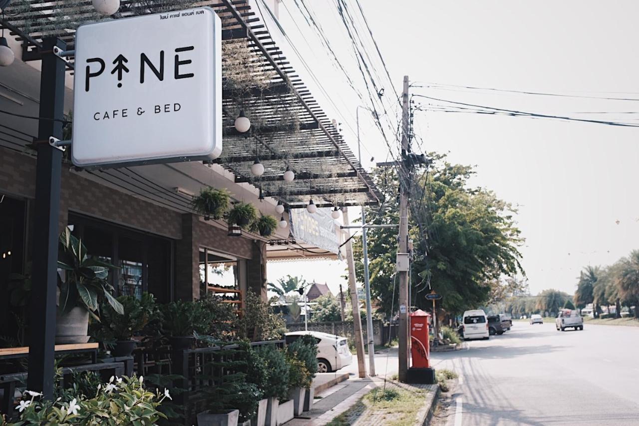Готель Pine Cafe'&Bed Аюттхая Екстер'єр фото
